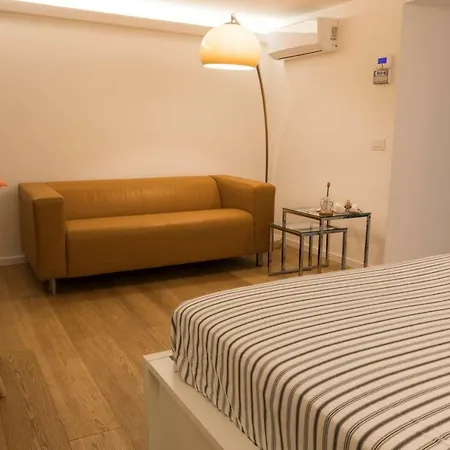 Casa Fabrizio Ai Gradoni Di Chiaia *